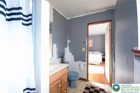 Bath - 160 Grassy Rd, Kresgeville, PA 18333 photo 3 of 4