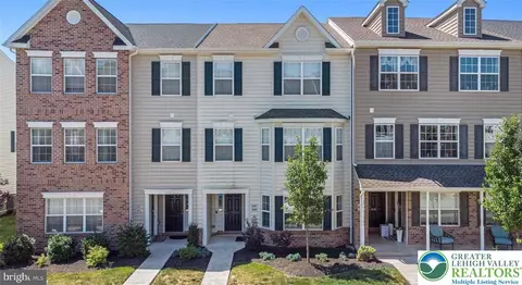 3045 Davenport Way, Pennsburg, PA 18073