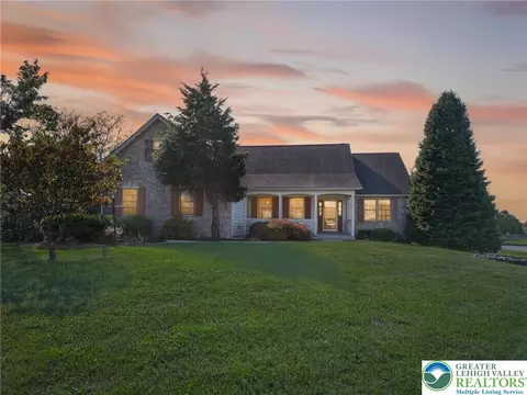 5324 Carriage Path Dr, Schnecksville, PA 18078