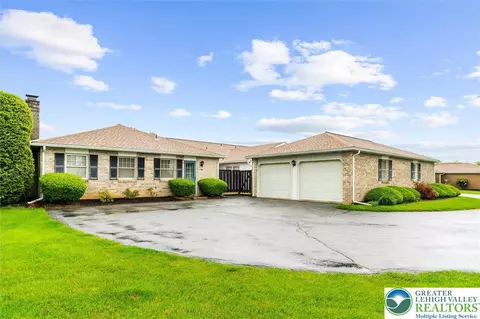 5706 Whitemarsh Dr, Macungie, PA 18062