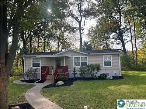 4220 Panther Ct, Orefield, PA 18069