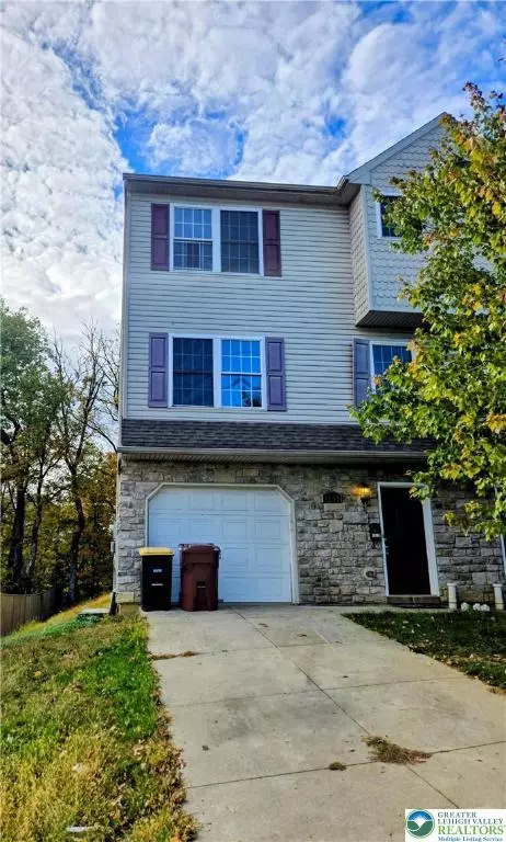 1640 Alta Dr, Fullerton, PA 18052