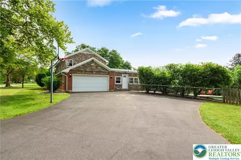 3660 Southwood Dr, Palmer Township, PA 18045