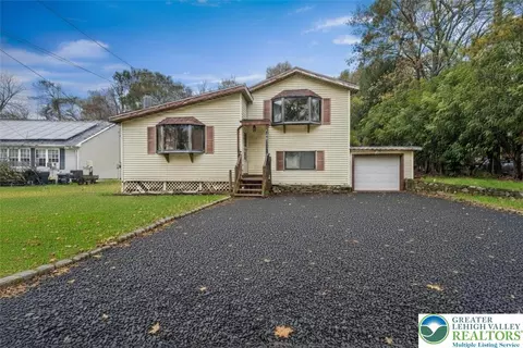 217 Coach Rd, Coolbaugh Twp, PA 18466