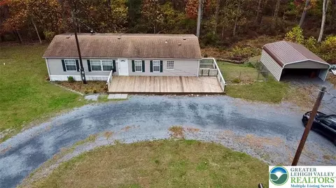 8568 Deer Rd, Slatington, PA 18080
