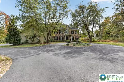 5765 Valley Stream Dr, Doylestown, PA 18902