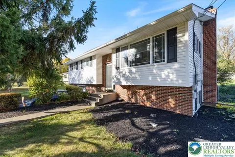 7512 S Main St, Coopersburg, PA 18036