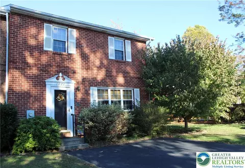 1063 Westbury Dr, Bethlehem, PA 18017