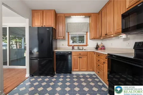 Kitchen - 1918 Pinehurst Rd, Bethlehem, PA 18018 photo 2 of 2