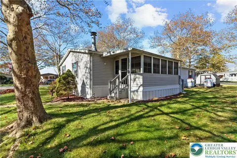 8 Cedar Ct, Bath, PA 18014 photo 3
