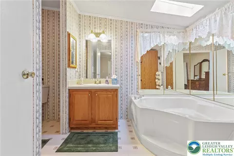 8 Cedar Ct, Bath, PA 18014 photo 25