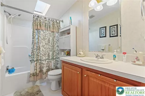 8 Cedar Ct, Bath, PA 18014 photo 28