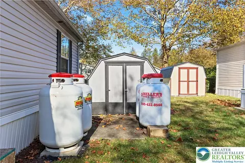 8 Cedar Ct, Bath, PA 18014 photo 30