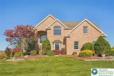 4705 Colleen Dr, Schnecksville, PA 18078