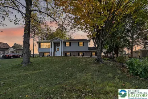 394 Manor Dr, Nazareth, PA 18064