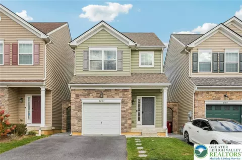 2201 Huntington Ln, Easton, PA 18040