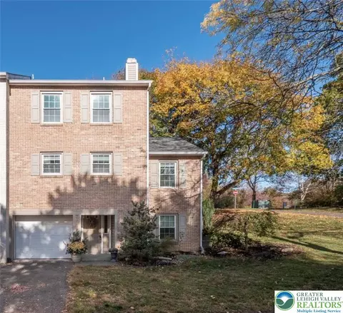 8309 Countryside Ln, Fogelsville, PA 18051