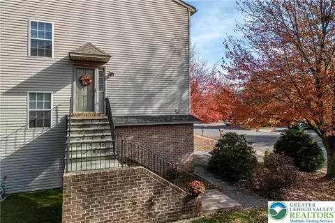 2879 Sequoia Dr, Macungie, PA 18062
