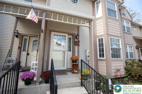 109 Independence Ct, Bethlehem, PA 18020