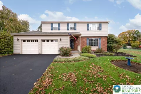 1675 Hamlet Dr, Macungie, PA 18062