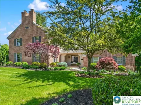 3045 Sheffield Dr, Emmaus, PA 18049