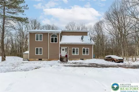 219 Mountain View Dr, Jim Thorpe, PA 18229