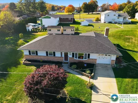 91 Birchwood Dr, Nazareth, PA 18064