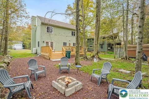1789 Rolling Hills Dr, Coolbaugh Twp, PA 18466