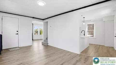 Entry Way - 322 E Garrison St, Bethlehem, PA 18018 photo 1 of 2