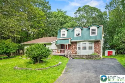2102 Woodland Ct, Pocono Summit, PA 18346