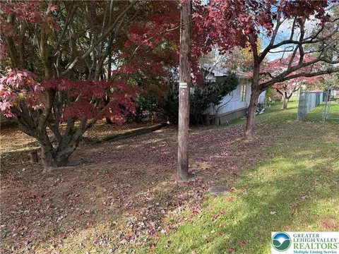 1975 Herbert Ave, Hellertown, PA 18055