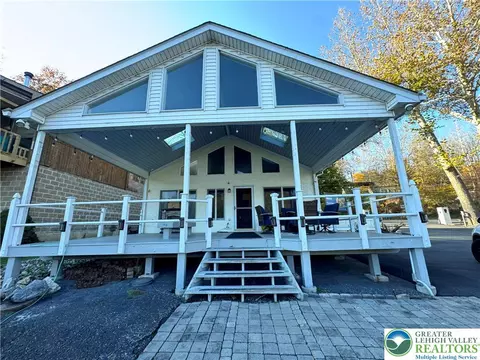 4305 N Delaware Dr, Forks Twp, PA 18040