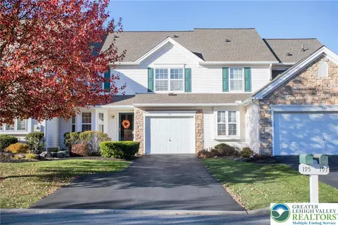 195 Park Ridge Dr, Easton, PA 18040