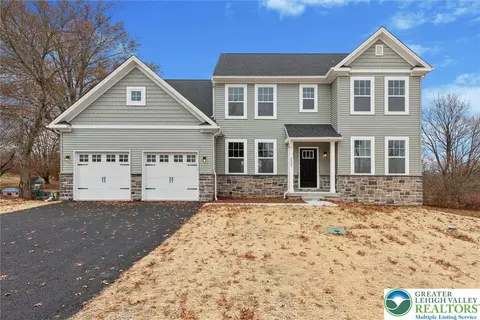 2803 N Charlotte St, Gilbertsville, PA 19525