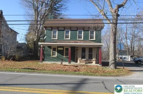 2376 N Delaware Dr, Mount Bethel, PA 18343