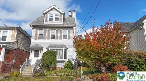 1130 Spring St, Bethlehem, PA 18018 photo 2