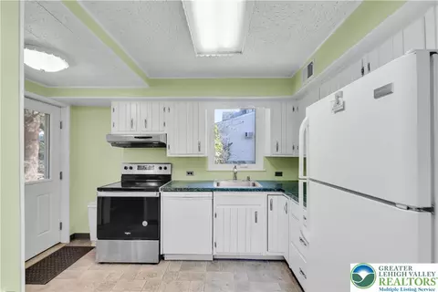 1130 Spring St, Bethlehem, PA 18018 photo 23