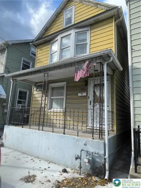 242 Main St, Freemansburg, PA 18017