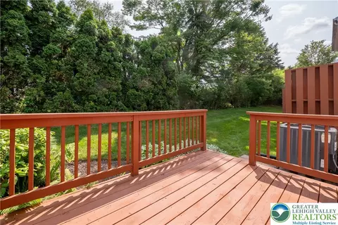 Exterior - 1514 Ravena St, Bethlehem, PA 18015 photo 4 of 5