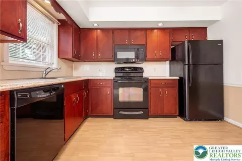 Kitchen - 1514 Ravena St, Bethlehem, PA 18015 photo 2 of 2
