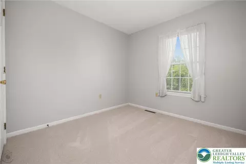 Bedroom - 1514 Ravena St, Bethlehem, PA 18015 photo 2 of 3