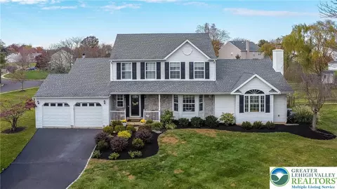 1403 E Fernbrook Dr, Warrington, PA 18976