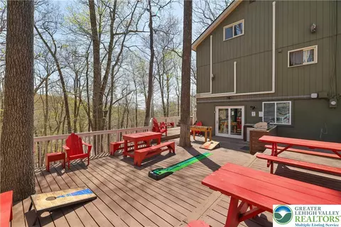 163 Cambridge Ct, Saw Creek, PA 18324