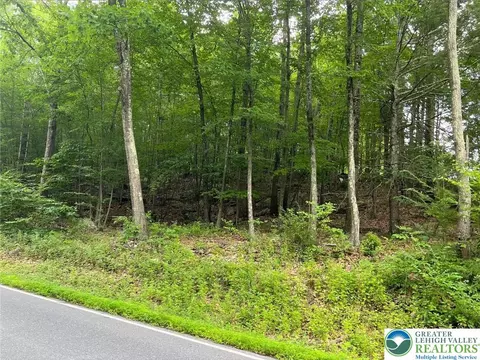 31 Faber Cir, Pocono Twp, PA 18372
