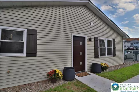 2545 Mountain Ln, Allentown, PA 18103
