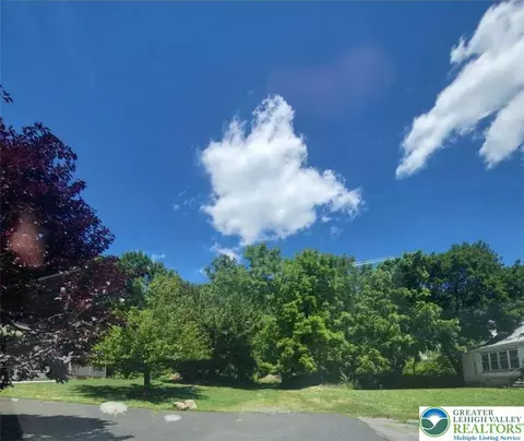 1350 E Susquehanna St, Salisbury Twp, PA 18103