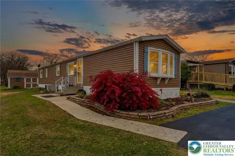 12 Revolutionary Rd, Mount Bethel, PA 18343