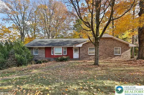 166 Forest Dr, Nazareth, PA 18064