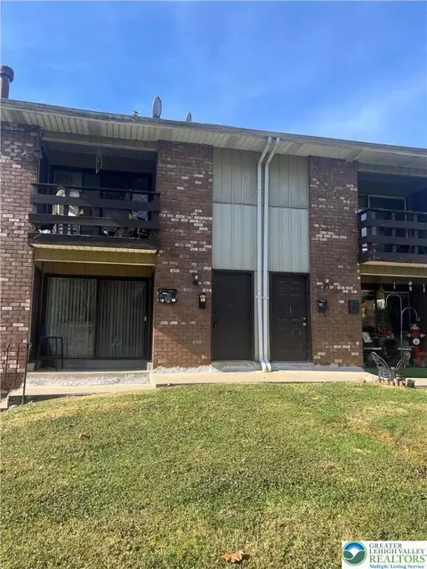 1553 Creekside Rd #B2-3, Whitehall, PA 18052