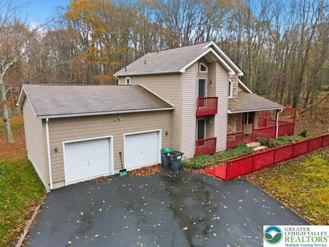 2271 Beaver Cir, Pocono Summit, PA 18346